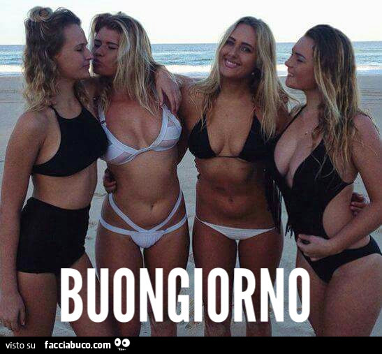 Quattro tettone in spiaggia. Buongiorno