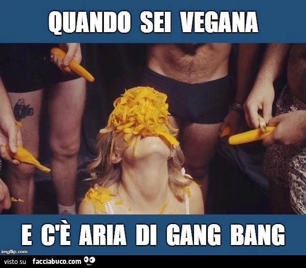 Uomini grattugiano una carato sulla faccia di una donna: Quando sei vegana e c'è aria di gang bang