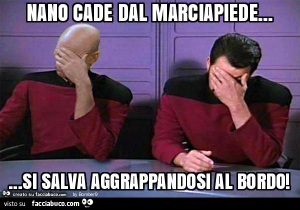 Nano cade dal marciapiede… si salva aggrappandosi al bordo