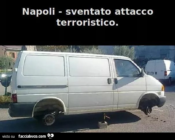 Furgone senza ruote. Napoli. Sventato attacco terroristico