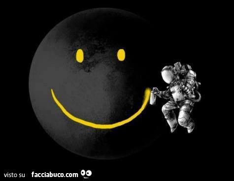 Astronauta smile sulla luna