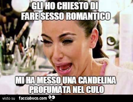 Gli ho chiesto di fare sesso romantico mi ha messo una candelina nel culo