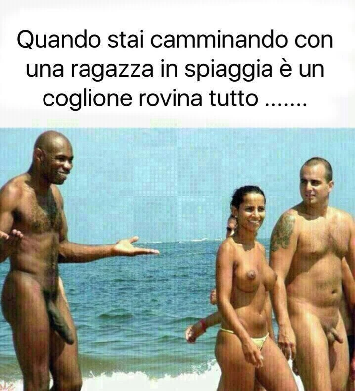 Quando stai camminando con una ragazza in spiaggia