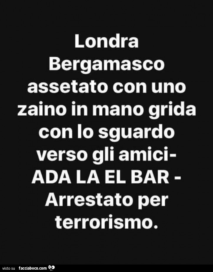 Londra. Bergamasco assetato con uno zaino in mano grida con lo sguardo verso gli amici ada la el bar. Arrestato per terrorismo