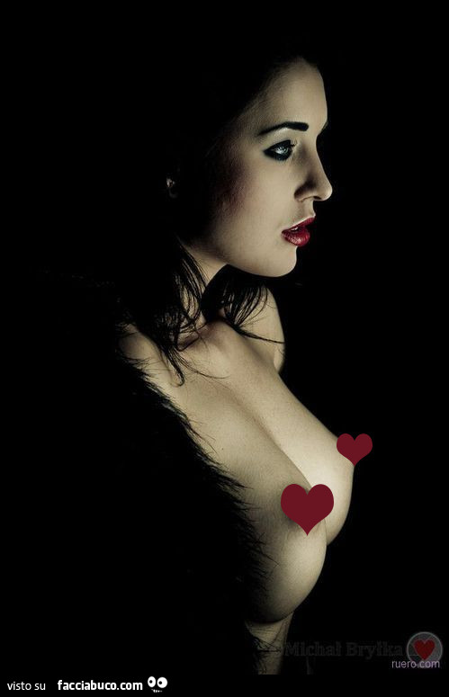 Bella ragazza con tette sode