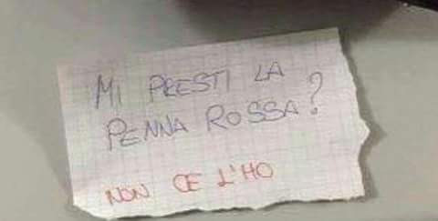 Mi presti la penna rossa? Non ce l'ho