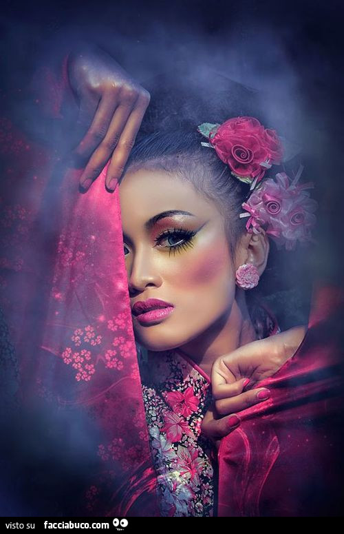 Ragazza truccata con kimono