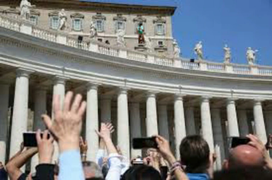 Il negro di whatsapp in piazza San Pietro